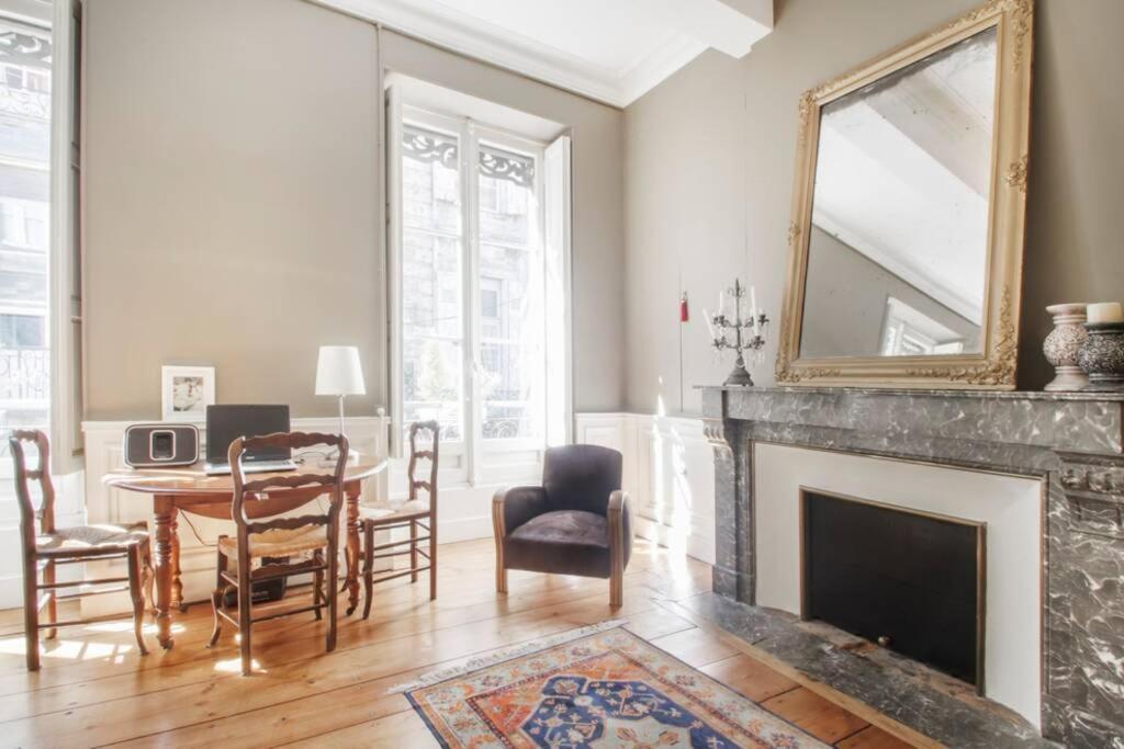 Au Coeur Du Quartier Historique Appartement Bordeaux Buitenkant foto