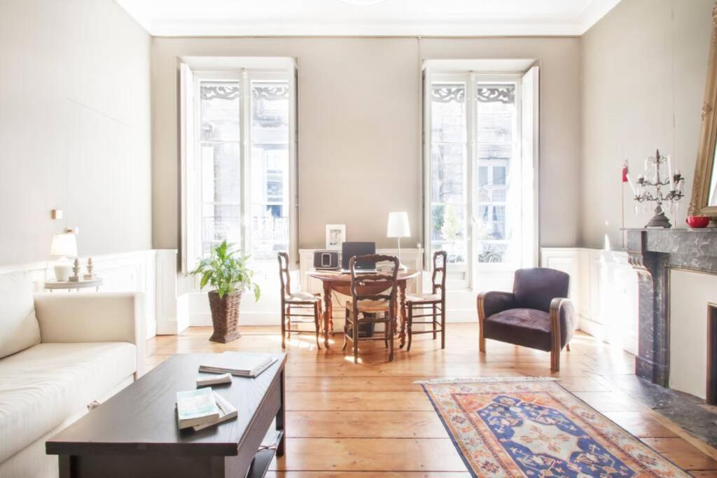 Au Coeur Du Quartier Historique Appartement Bordeaux Buitenkant foto